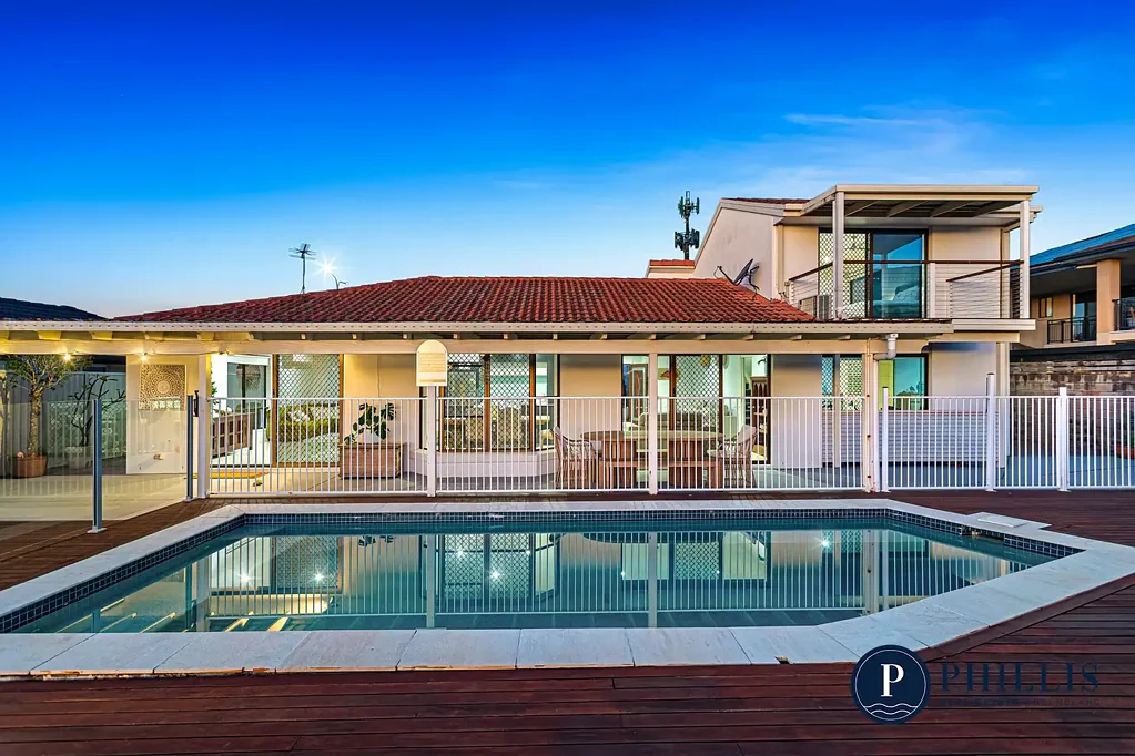 100 Oxley Drive, Paradise Point, QLD 4216