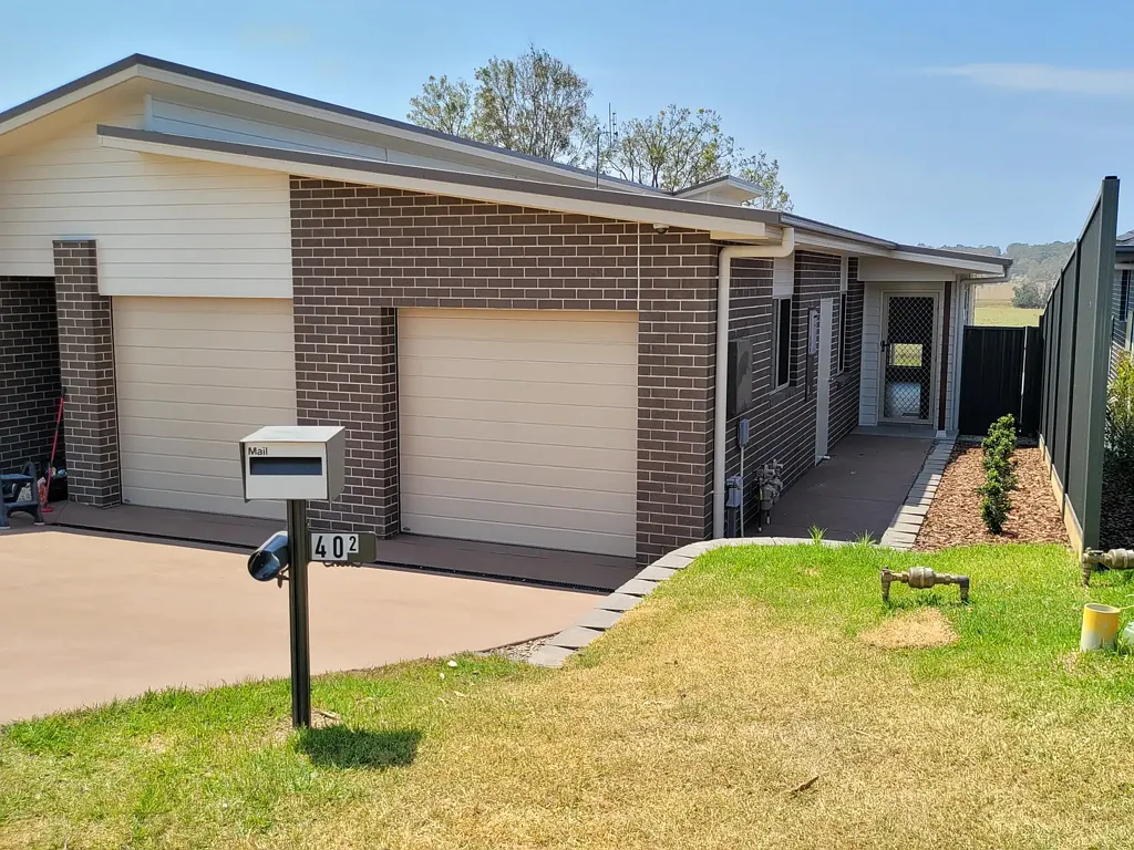 Spacious 2 bedrooms attached house for lease