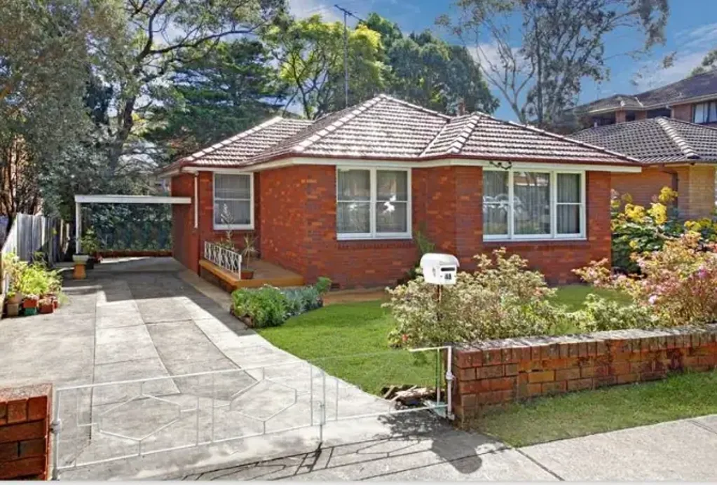 Mortdale 3 Bedroom PRICE GUIDE $1,900,000 SINGLE LEVEL IN THE HEART OF MORTDALE. Walk to Station. Shops.