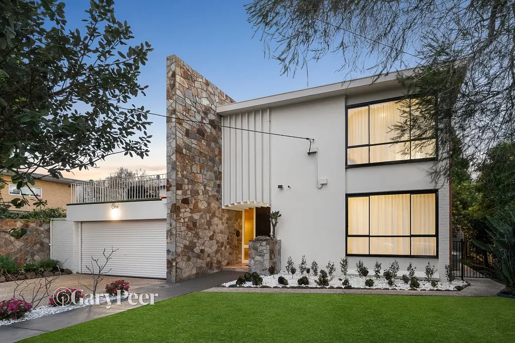 Caulfield North 5ਬੈੱਡਰੂਮ Where timeless Architecture meets resort-style living