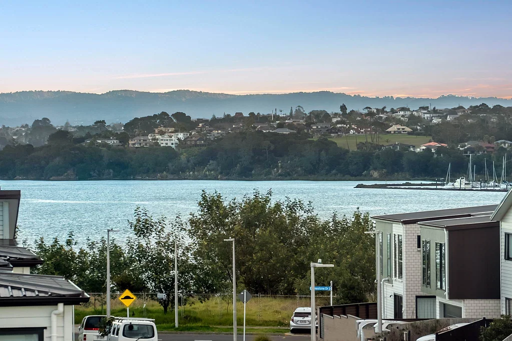 Hobsonville 3غرفة نوم Walk to School, Live in Style