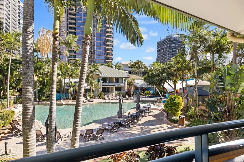 Mermaid Beach 2Habitaciones Fully Furnished Poolside Gem in Diamond Beach Resort - First Time Offered in 25 Years!