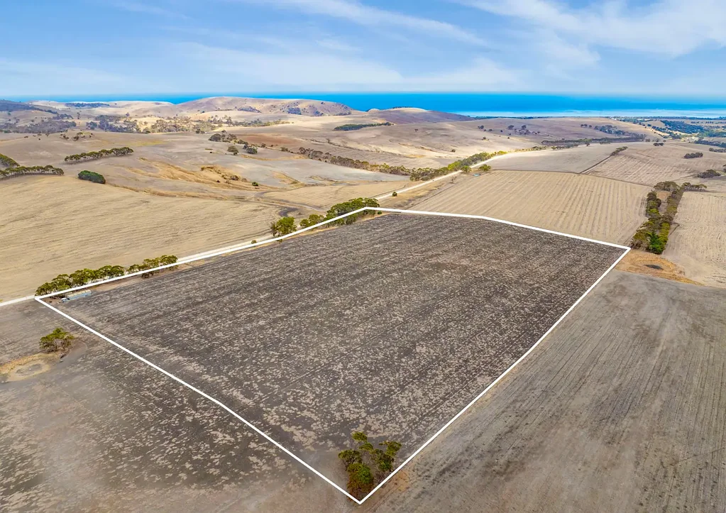 Hay Flat  Escape to Nature – 47 Acres of Prime Farm Land Minutes from Normanville