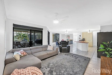 लिविंग रूम - 56 Pinto Avenue, Branyan, QLD 4670