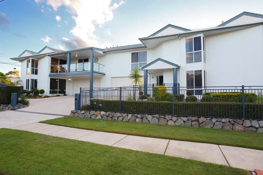 Maroochydore 3ห้องนอน Modern Duplex Living Just Steps From the Maroochy River
