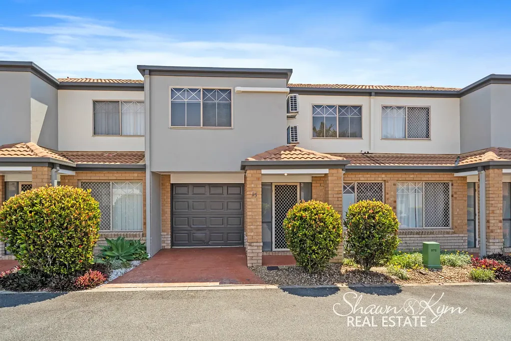 Wynnum West 3침실 Exceptional Townhouse with Resort Style Living.