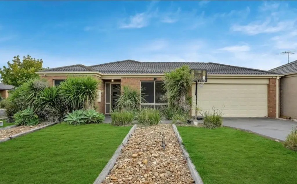 Modern Elegance in Alamanda School Zone – Spacious 4-Bedroom Family Home!