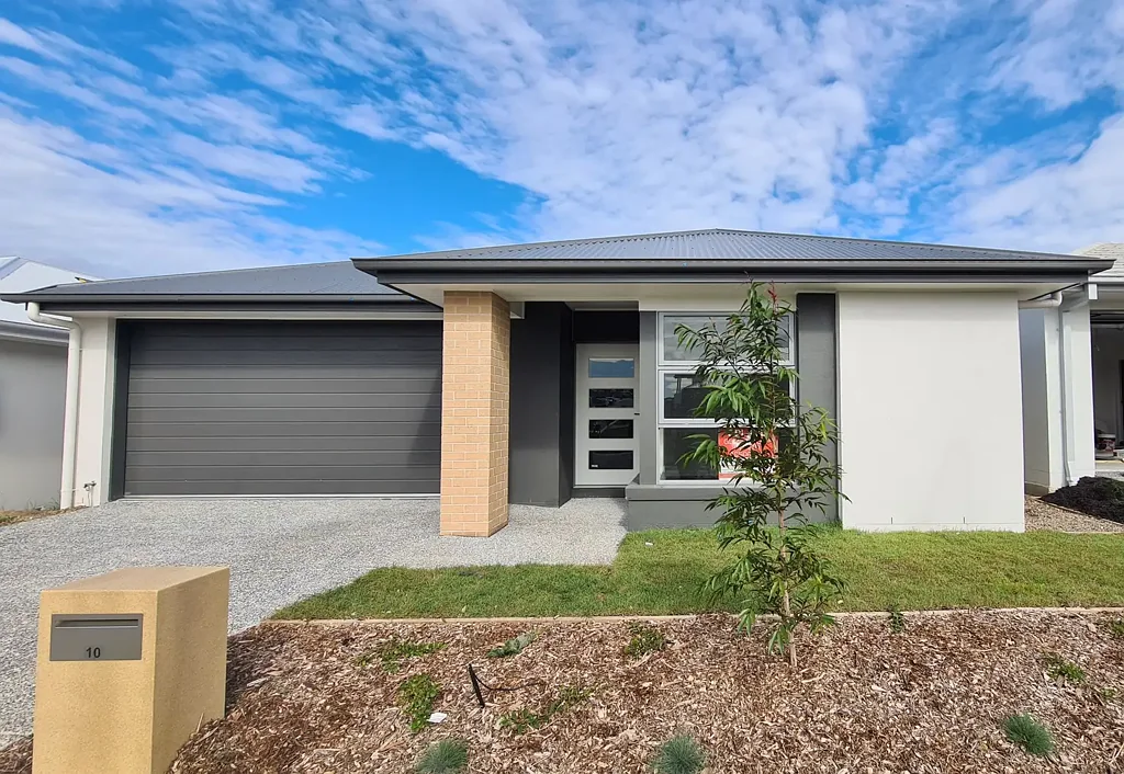 Beautiful family home located in Shoreline Estate **With Solar**