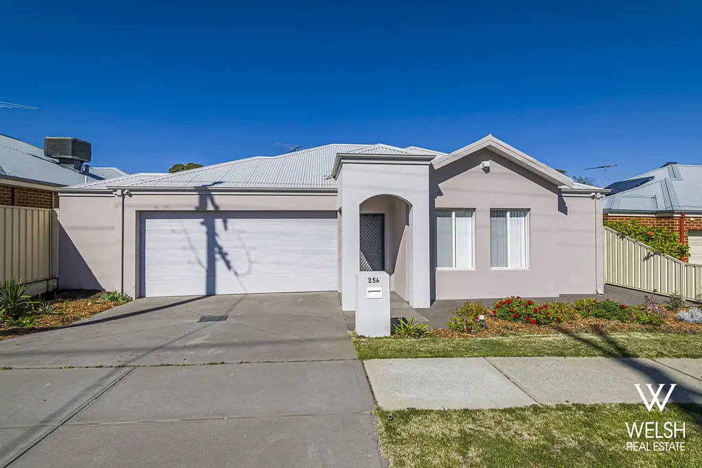 FAMILY HOME WITH SPACE, STYLE AND CONVENIENCE!