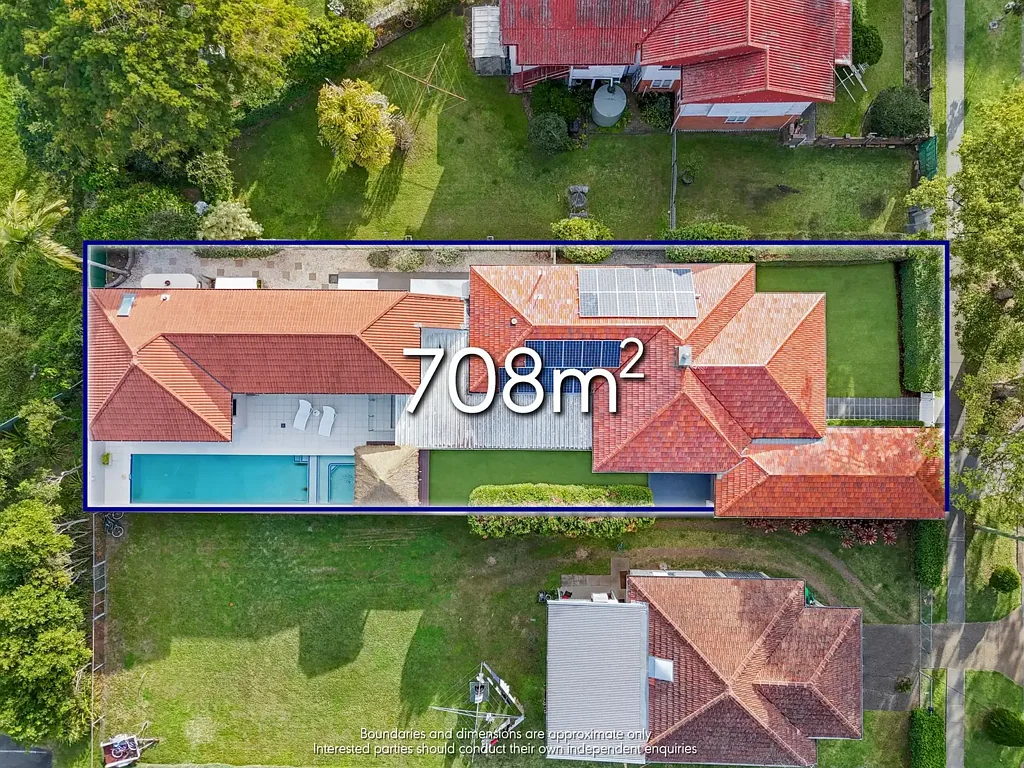Chelmer 5房 Chelmer 最负盛名街道之一的典范家庭住宅 A Home That Defines Family Living in One of Chelmer's Most Prestigious Streets