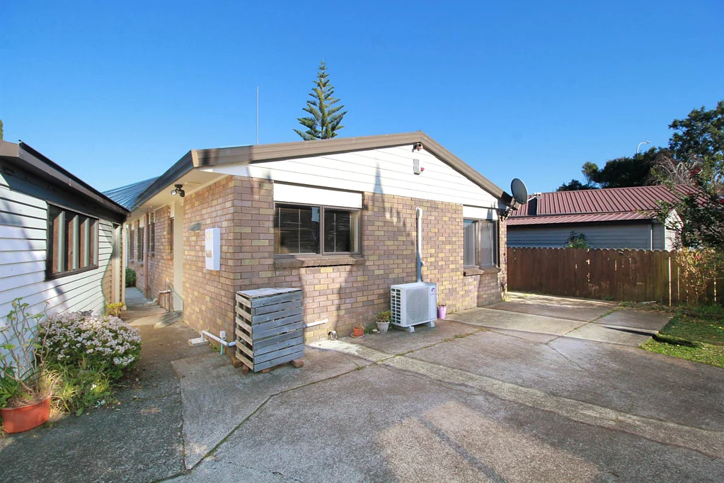 Classic Brick Charm with External Garage