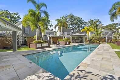 Varsity Lakes 3 Bedroom House size standalone Villa: Big Home Living in a Peaceful Setting