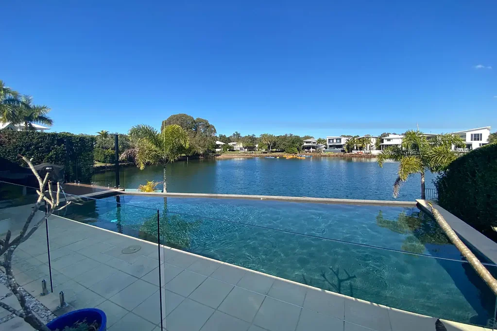 Twin Waters 4ਬੈੱਡਰੂਮ Lakefront Elegance