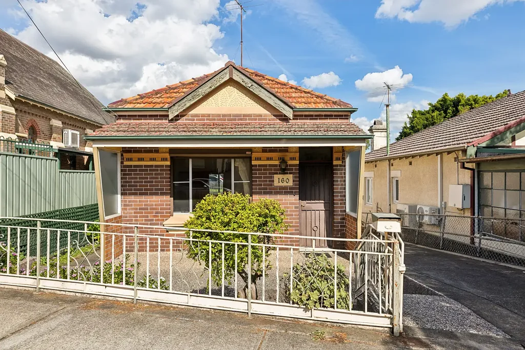 Lilyfield 3房 417平米宽大地块 独立工作室 滨水区近邻 Orange Grove学区 交通便利 Freestanding undeveloped house & studio on 417sqm land