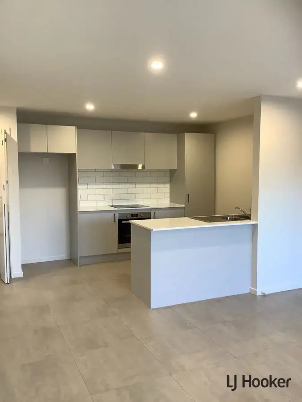 GROUND FLOOR UNIT WITH COURTYARD