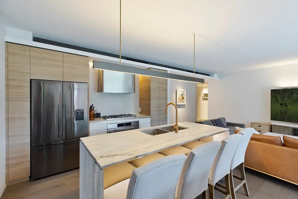 Point Frederick 2Kwarto Prime Position with the Ultimate In Luxury Living