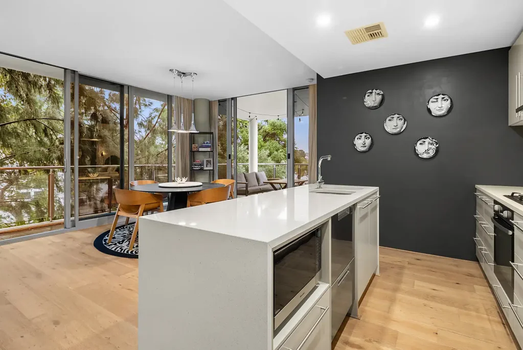 Highgate 2房  Luxury Apartment with Wrap Around Balcony