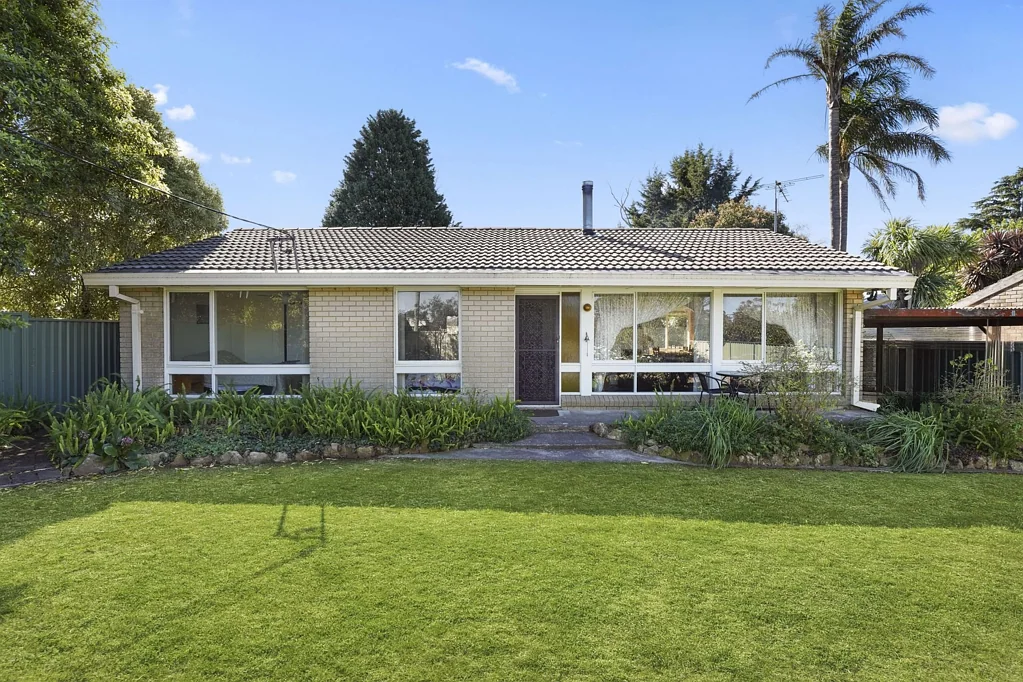 8 Stanley Street, Hill Top, NSW 2575