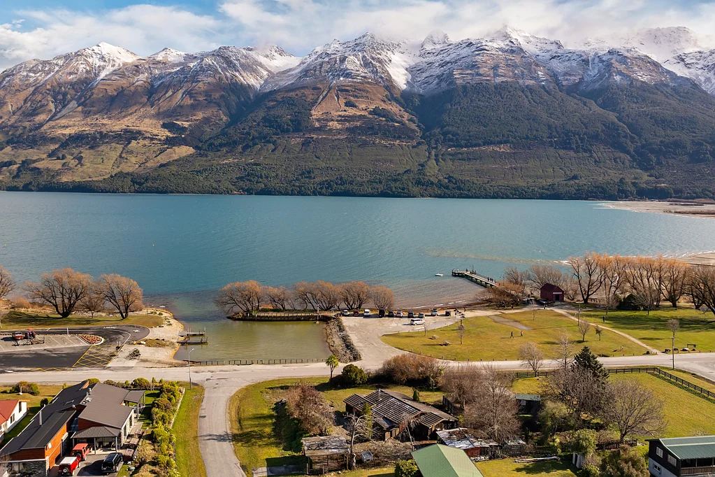 Glenorchy 3Kwarto Prime Lakefront Development Opportunity