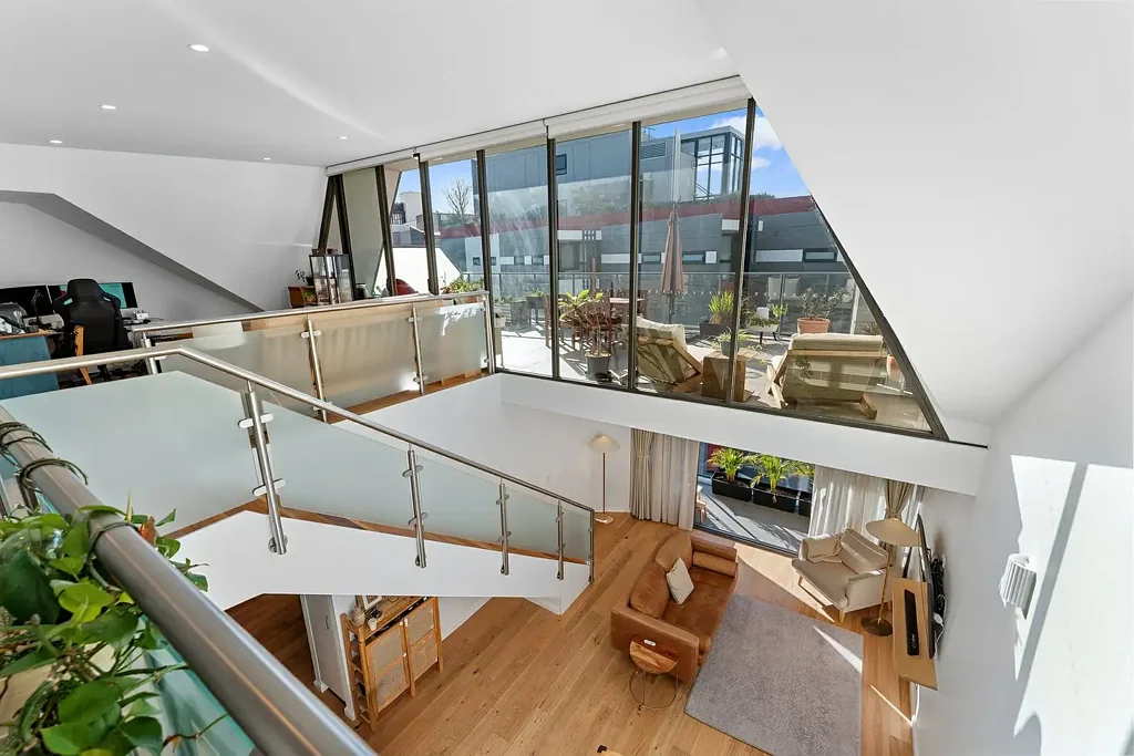 Lewisham 3 Slaapkamer Sophisticated Loft-Style Living with Exceptional Outdoor Space