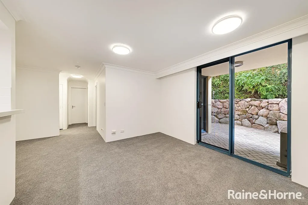RIGHT IN THE HEART OF COOGEE, TWO BEDROOM WITH PARKING !