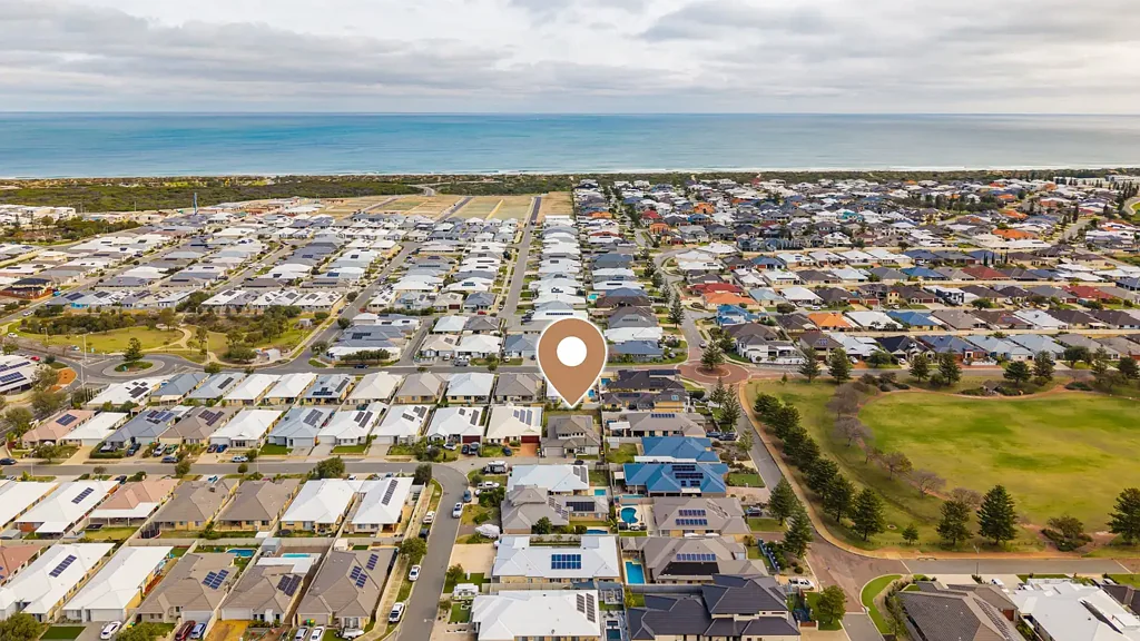 Golden Bay 5房  Space, Style & Coastal Family Living!