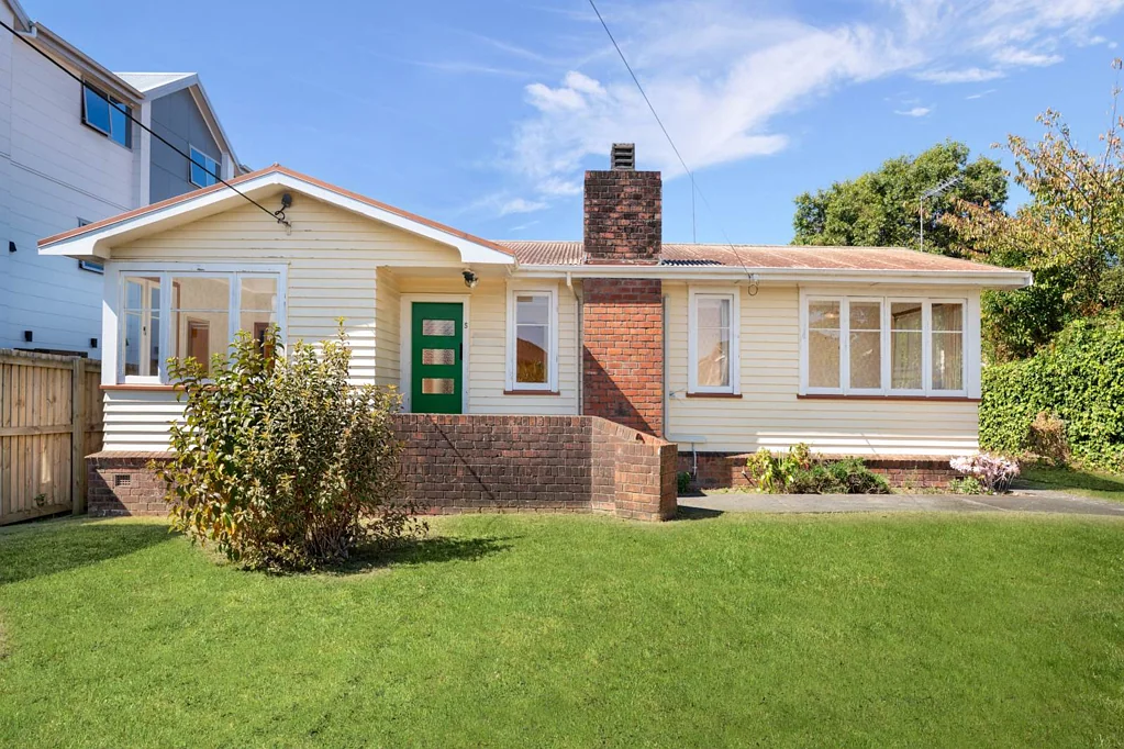 Te Atatu South 2房  Prime Location, 900m2 THAB, Must Sell!