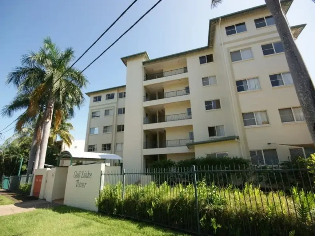 Classy furnished unit with Gardens Golf outlook