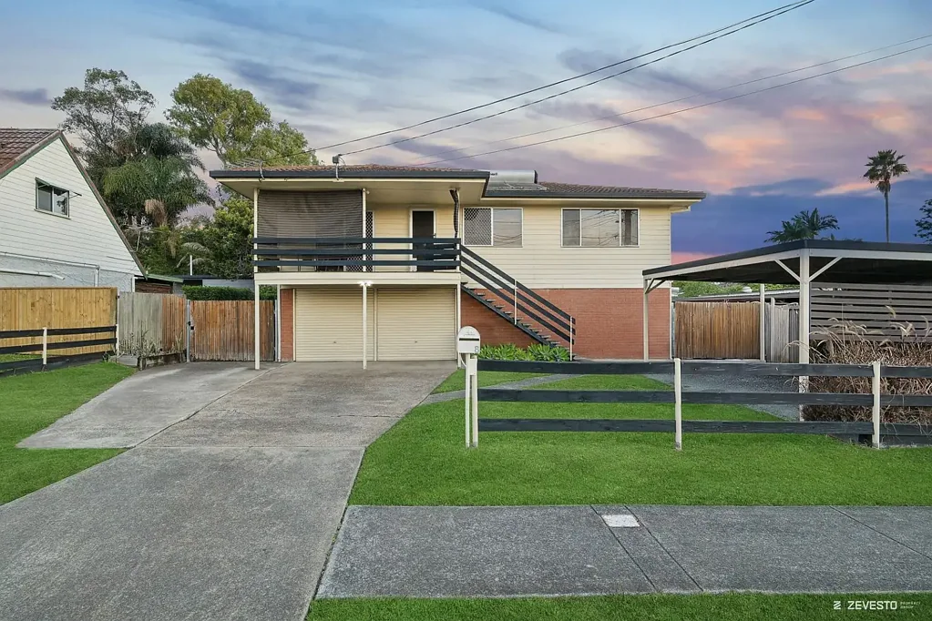 Crestmead 3कमरा Four-Car Parking, Dual-Side Access and Flexible Family Living