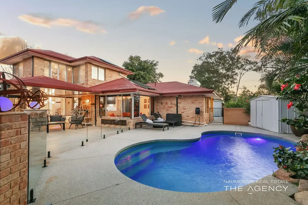 Ellenbrook 4غرفة نوم Mediterranean-Inspired Family Oasis on 718sqm