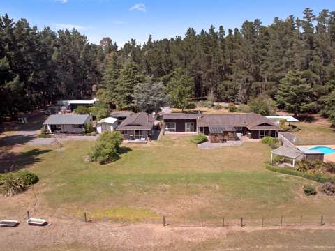 West Melton 6房  3 Homes- Multi-Generational Retreat with Theatre!