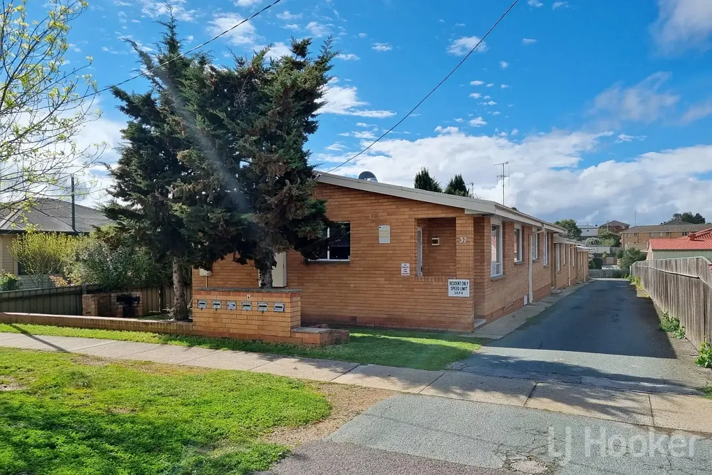 Spacious Ground Level Two Bedroom Unit