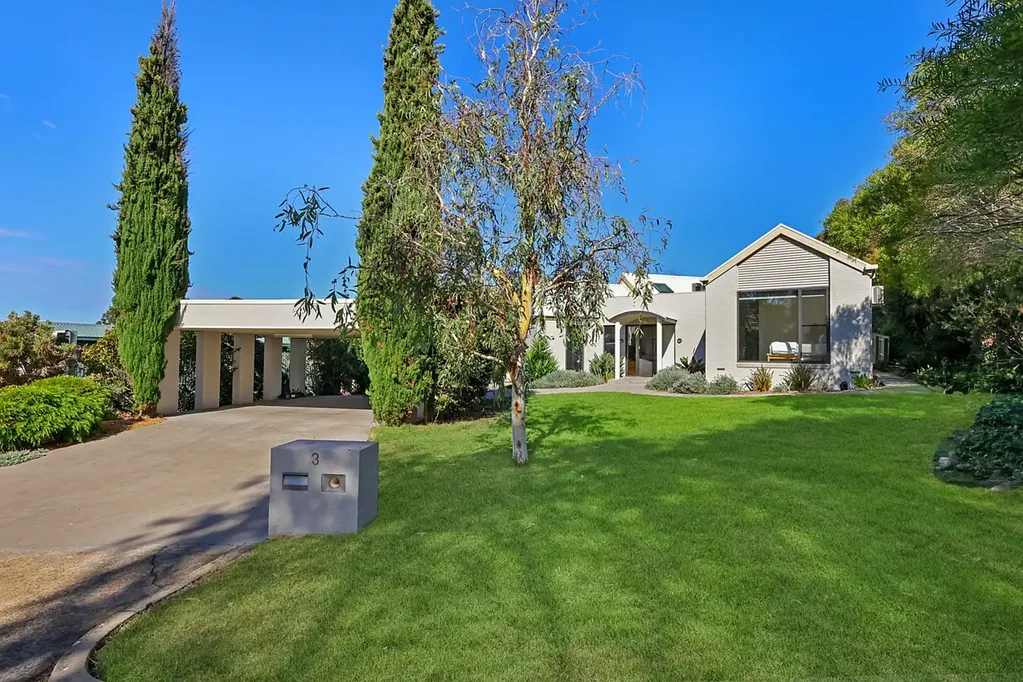 Hamilton 3 Bedroom FAMILY ENTERTAINER - QUIET SETTING