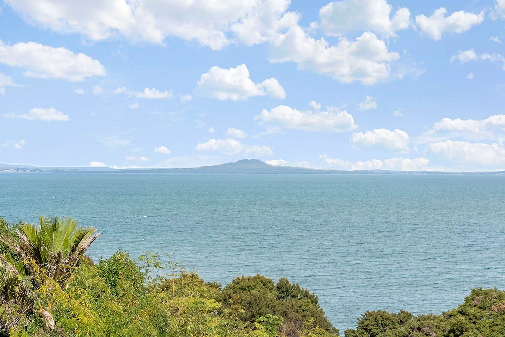 Manly 3 Bedroom Views. Privacy. Pool. This One Has It All!