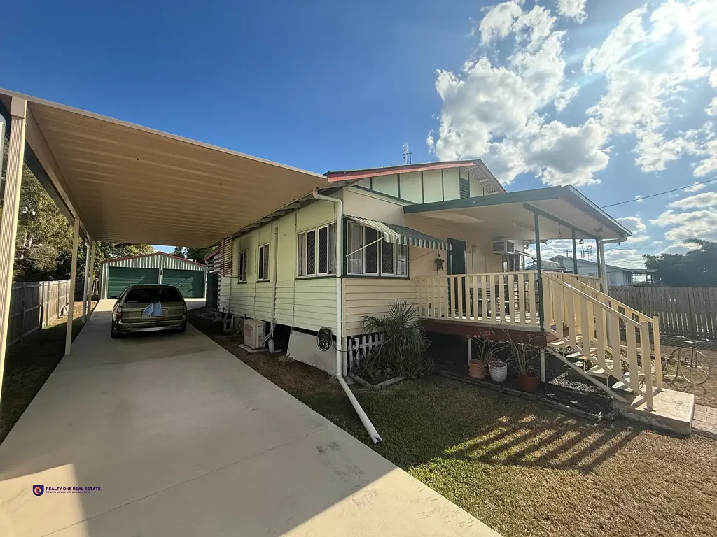 Park Avenue 3ห้องนอน Quaint, Fully Renovated Low-Set Queenslander on 808m² Park Avenue.