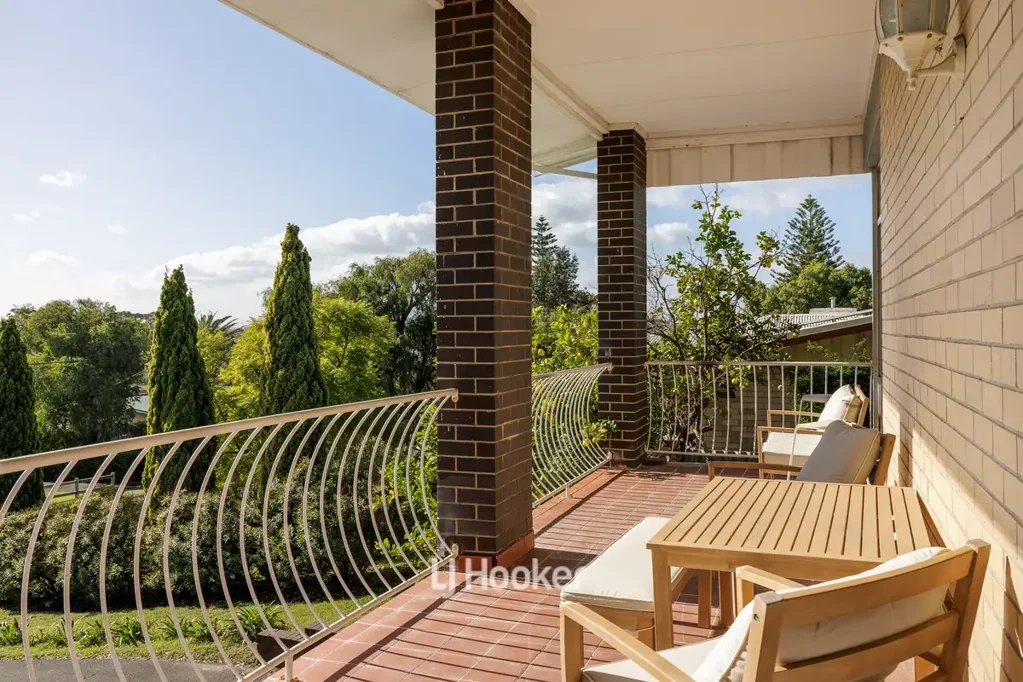South Bunbury 3침실 Charming Home with Elevated Views and Endless Potential