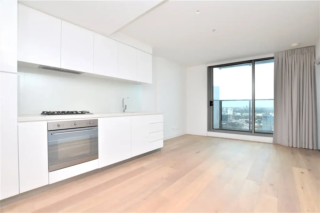 Marco: Magnificient Two Bedroom Apartment with Flexible Second Bedroom Can Be Used As Study!