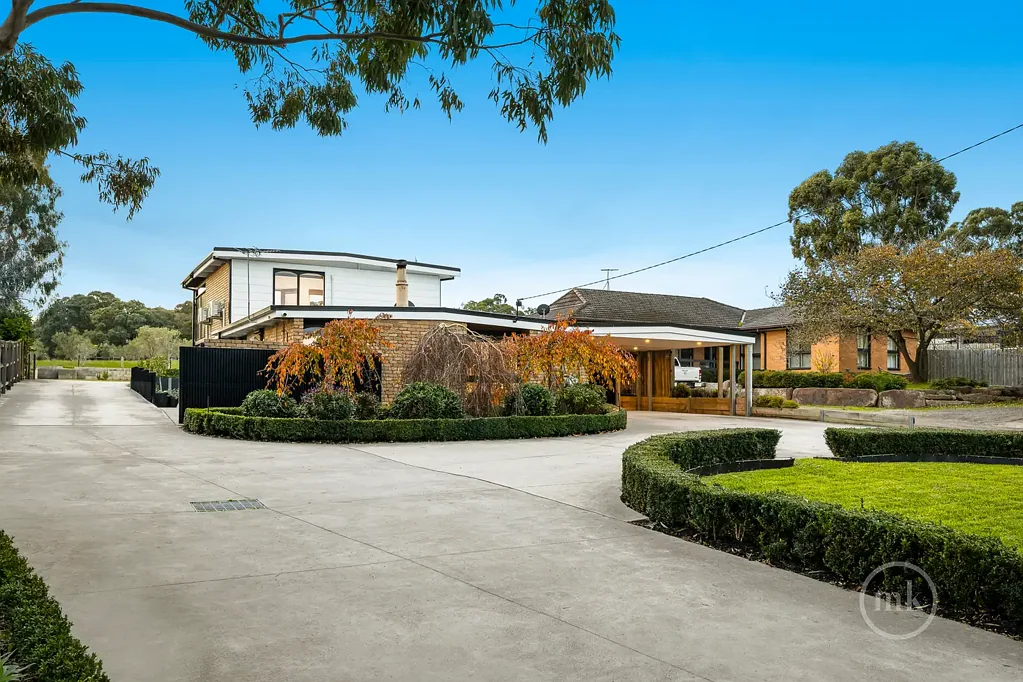 Yarrambat 3침실 Inviting Living With Entertaining Appeal And Huge Shed