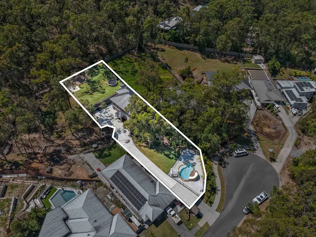 Oxenford 4房  Well-Appointed Family Home Offering Peace, Space, and Resort-Style Outdoor Enjoyment