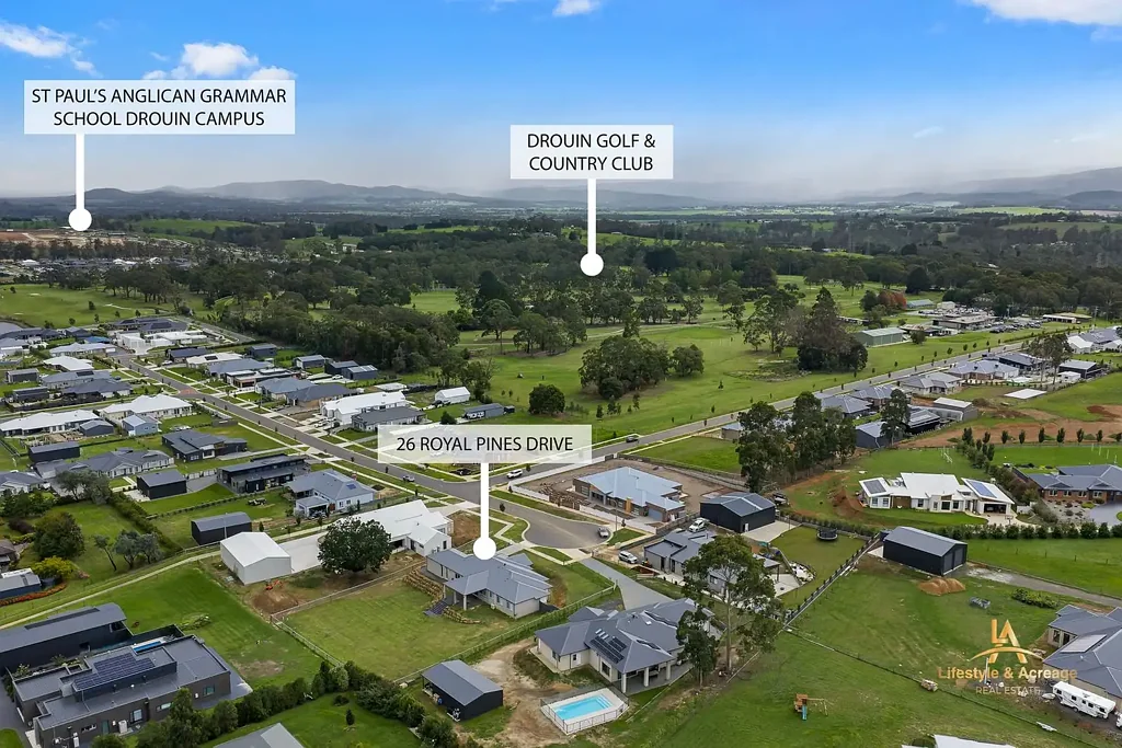 Drouin 5침실 “Spacious Family Living Meets Premium Lifestyle in Prestigious Fairways Estate”
