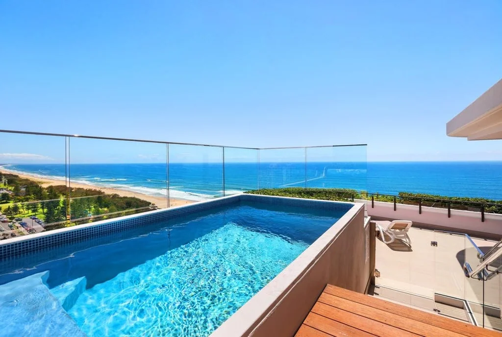 Mermaid Beach 3房  Luxurious Beachfront Penthouse with Unrivaled Views!
