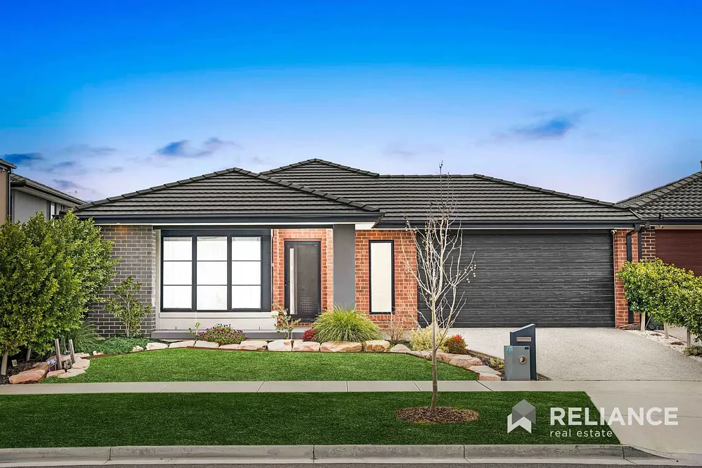 Werribee 4બેડરૂમ ✨ North-Facing Custom-Built Beauty in the Heart of Harpley Estate ✨