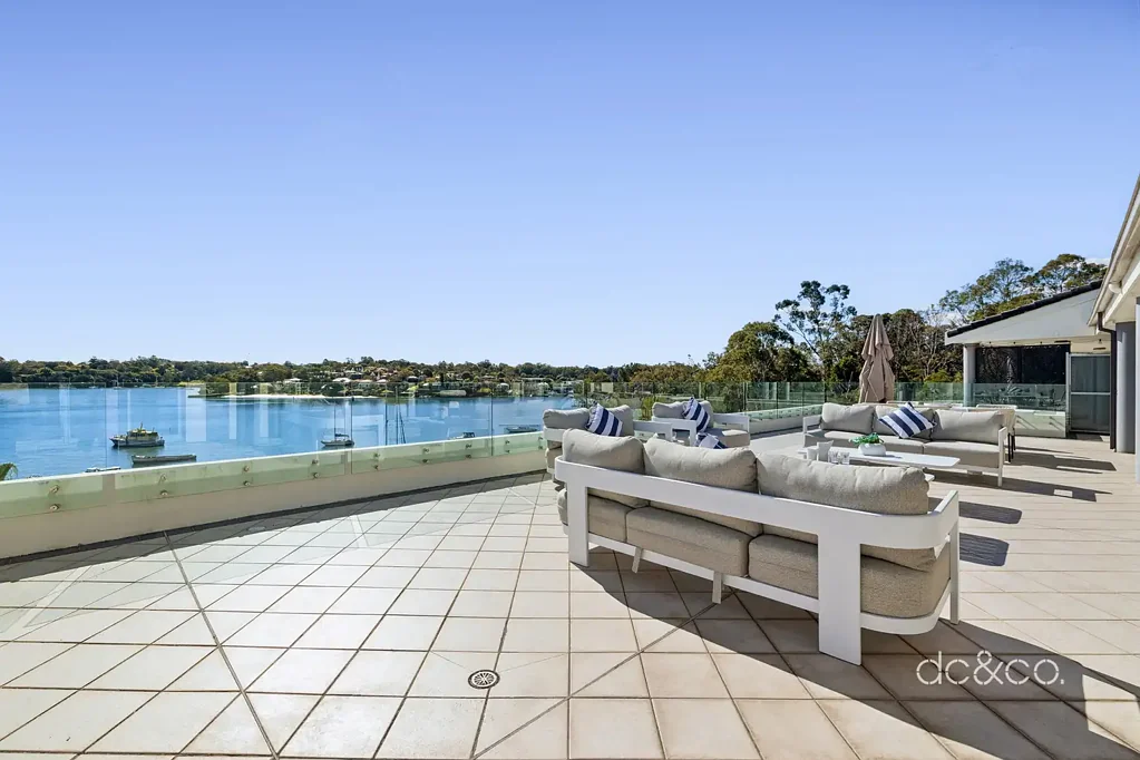 Chiswick 3Kwarto Prestigious waterfront penthouse with spectacular north-facing views