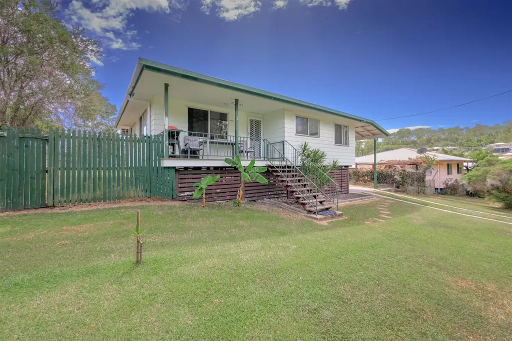 Toolooa 3房  Family Home with Polished Timber Floors and Spacious Shed
