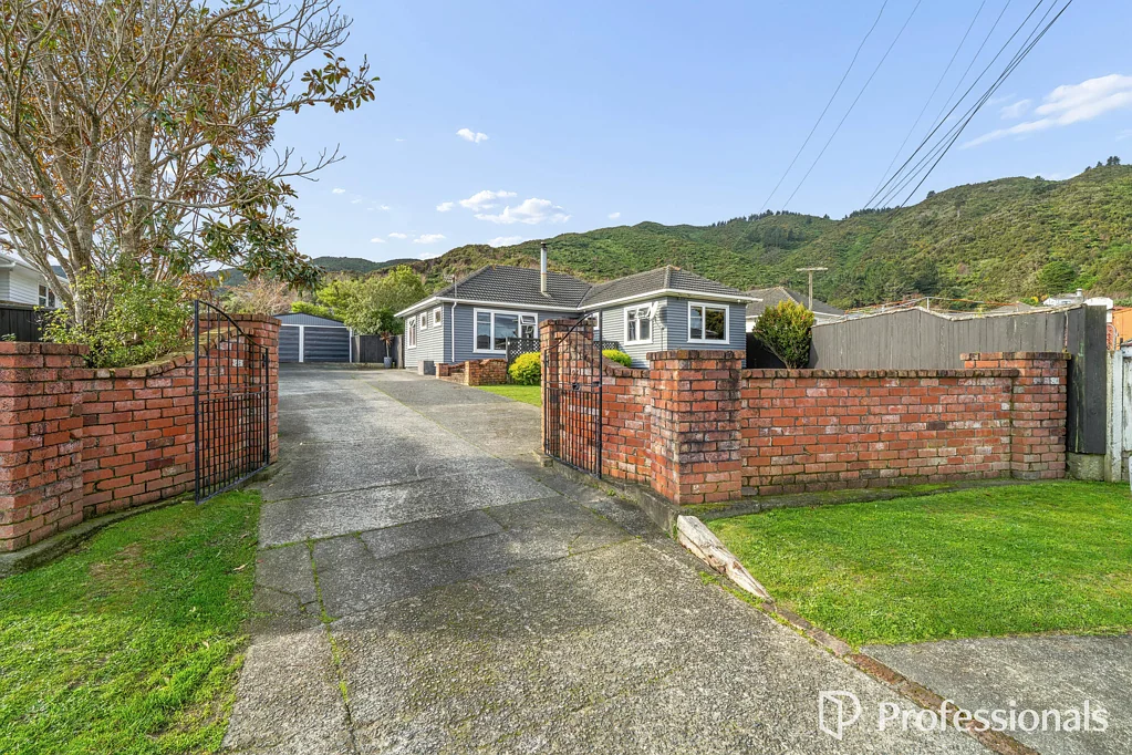 Wainuiomata 3chambre Three Bedrooms, Sleepout & Double Garaging