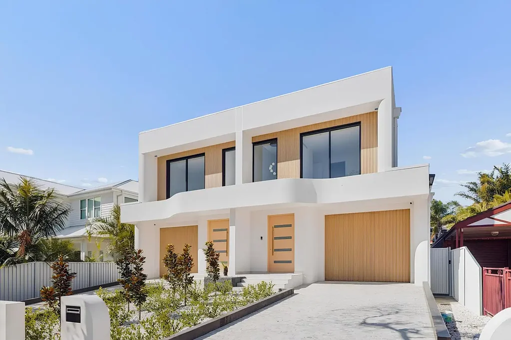 Little Bay 4Moenga Brand New Luxury Duplex with Bespoke Designer Finishes
