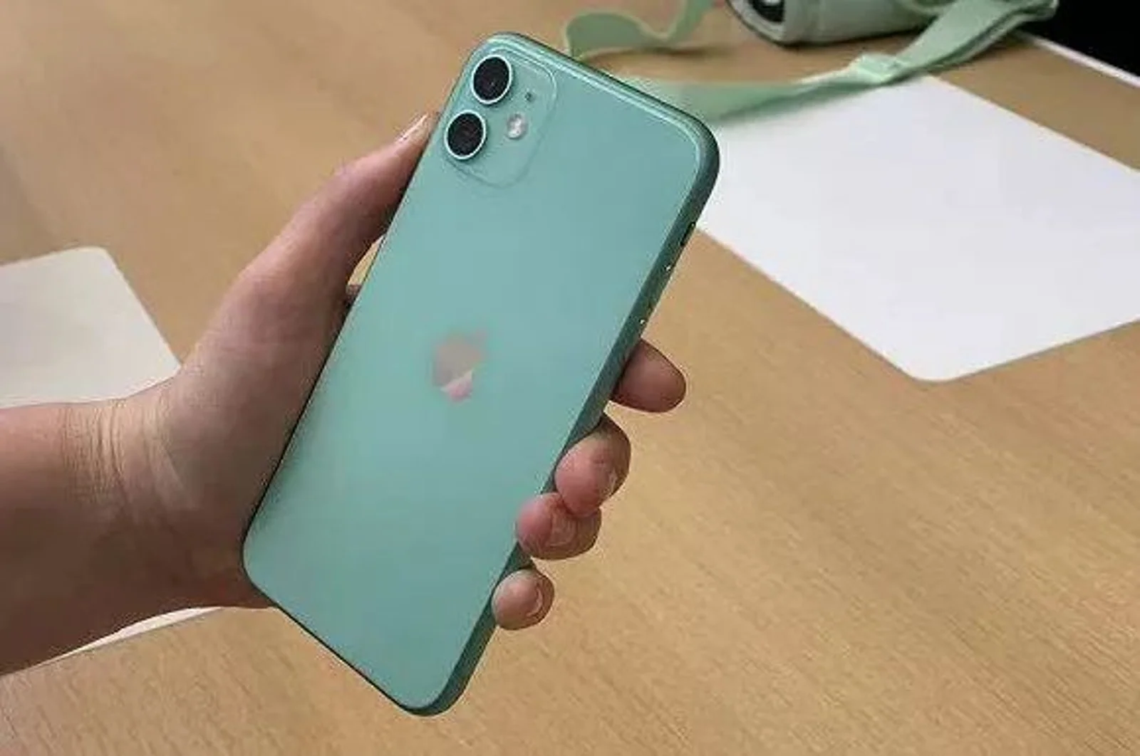 苹果凌晨发布了三款新iPhone,旗舰机型售价过万元
