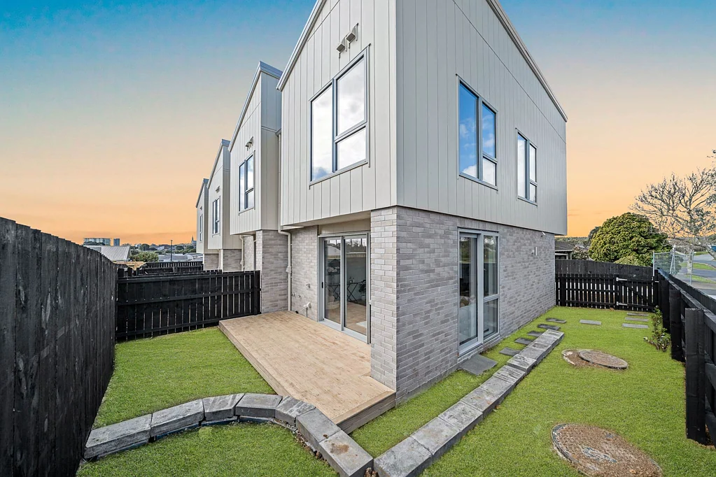 Manukau 3 Bedroom Premium Modern Living Opposite Manukau Super C...