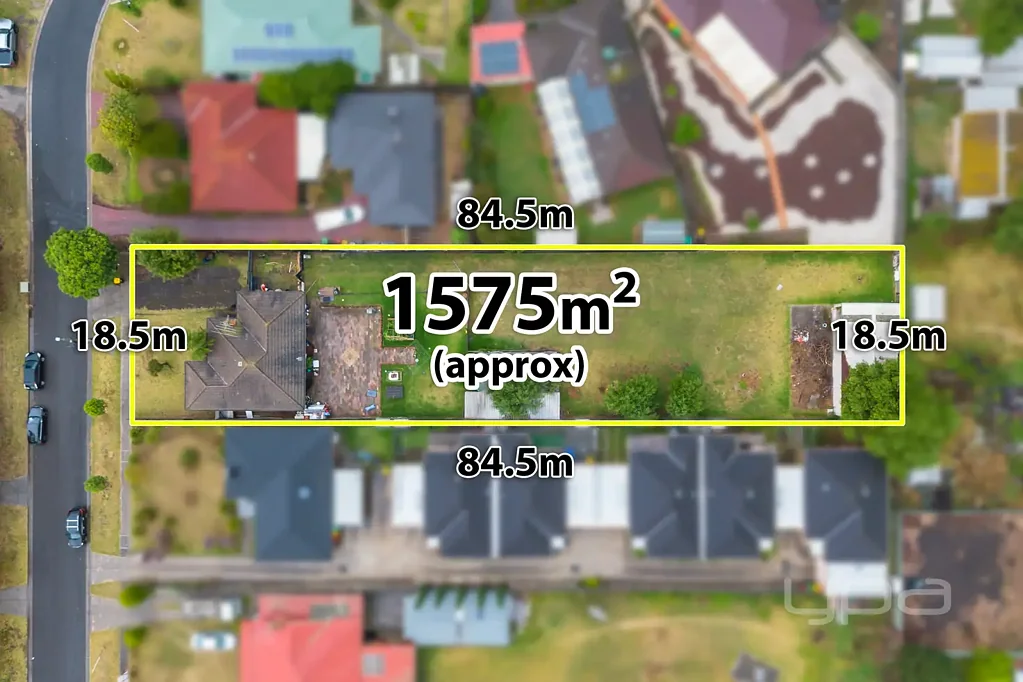 Melton South 3Habitaciones PERMITS APPROVED 8 TOWNHOUSES IN RESIDENTIAL GROWTH ZONE DON'T MISS OUT!
