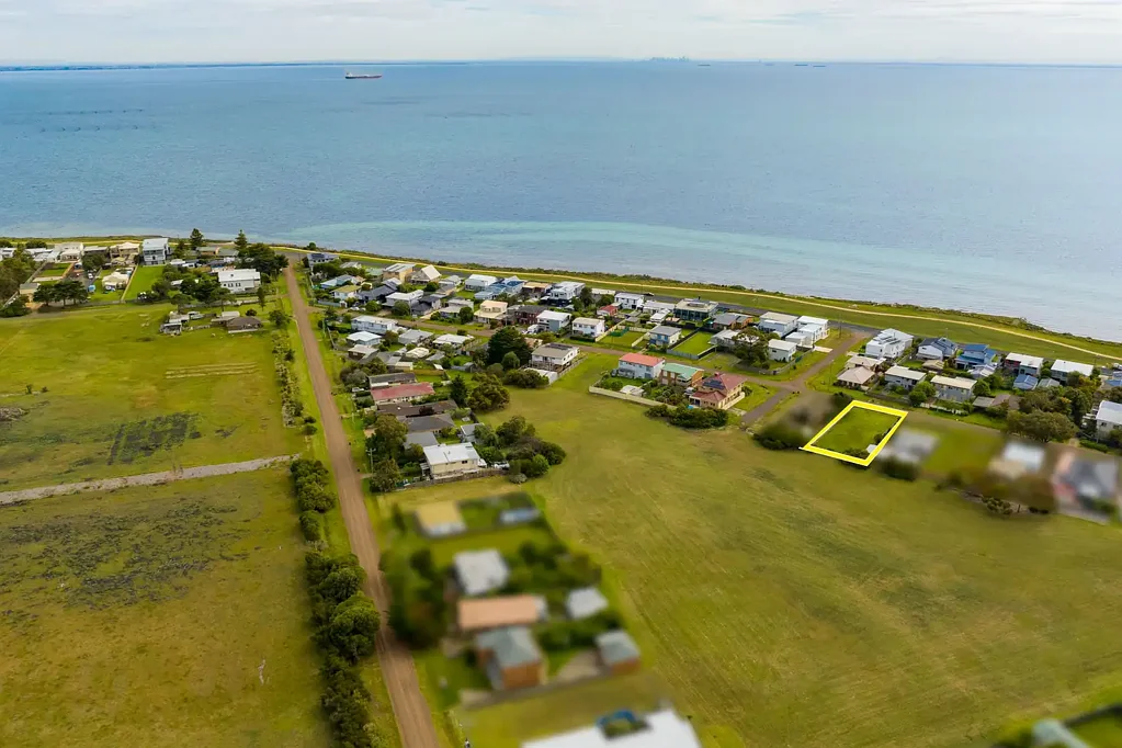 Portarlington Prime Indented Head Allotment, Steps to the Foreshore